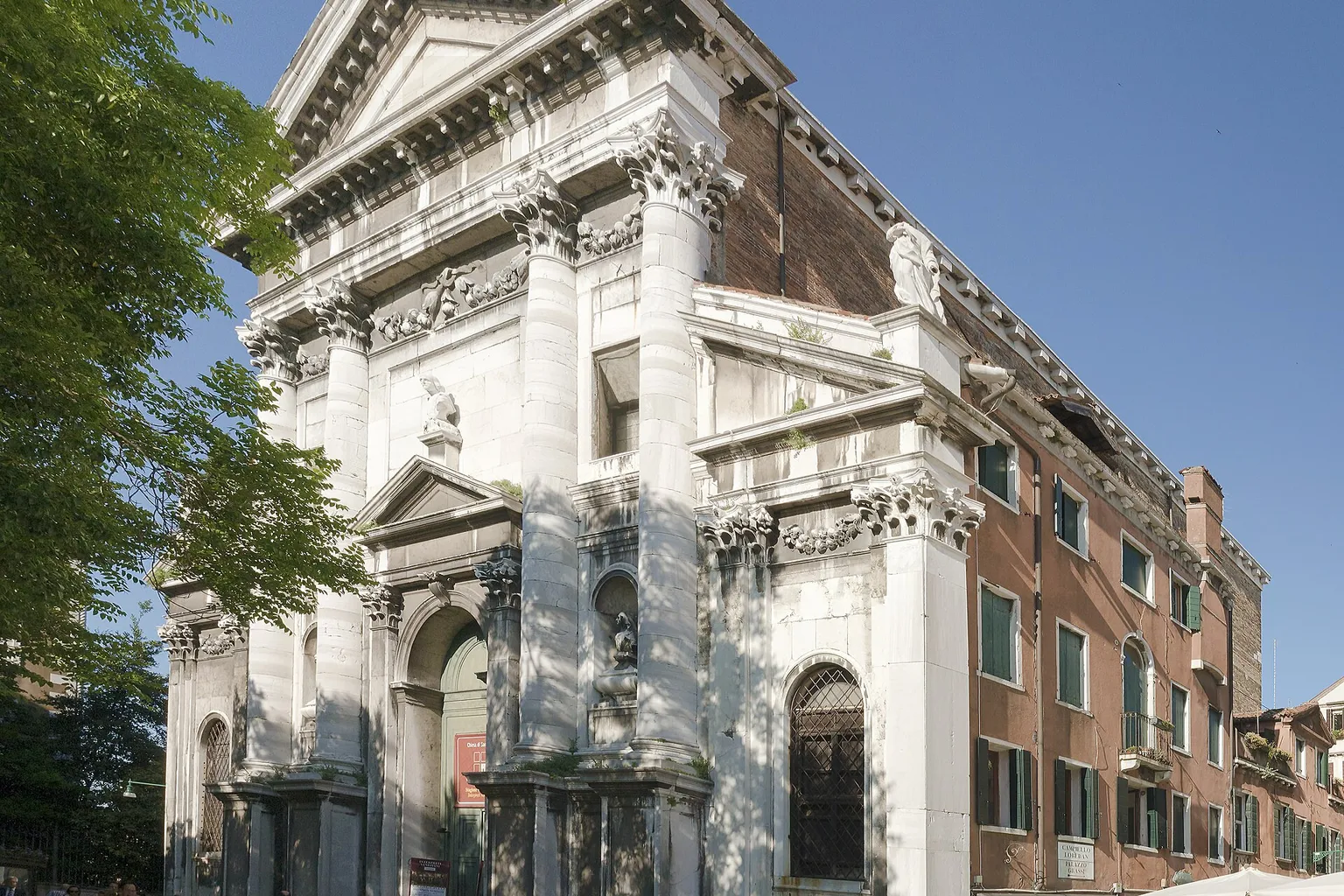 Église San Vidal : faut-il réserver un concert ou une visite ?