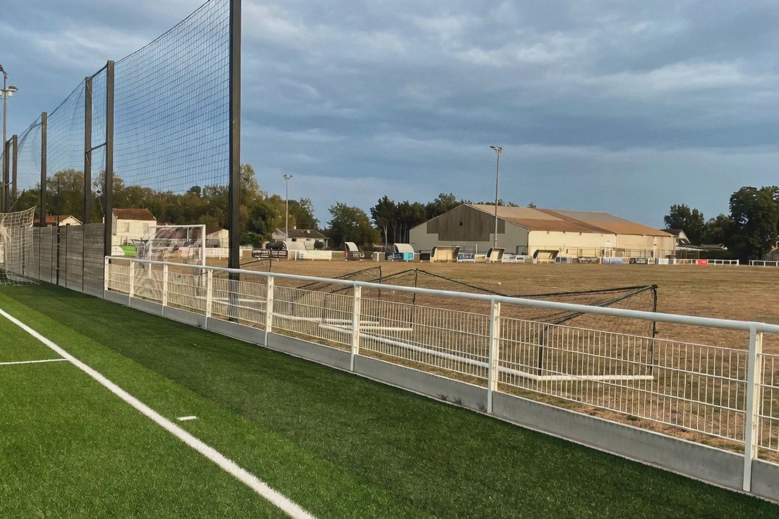 Football amateur : la crise des terrains secs menace la reprise des championnats