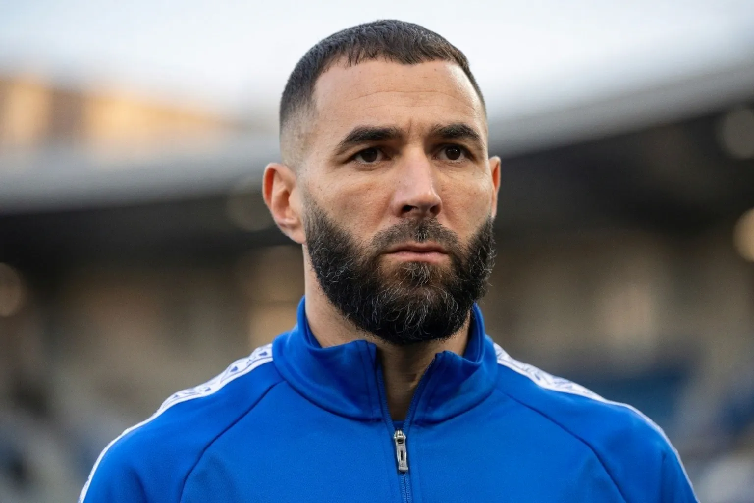 Mercato : les coulisses du retour avorté de Benzema à l'OL et les défis financiers de Monaco