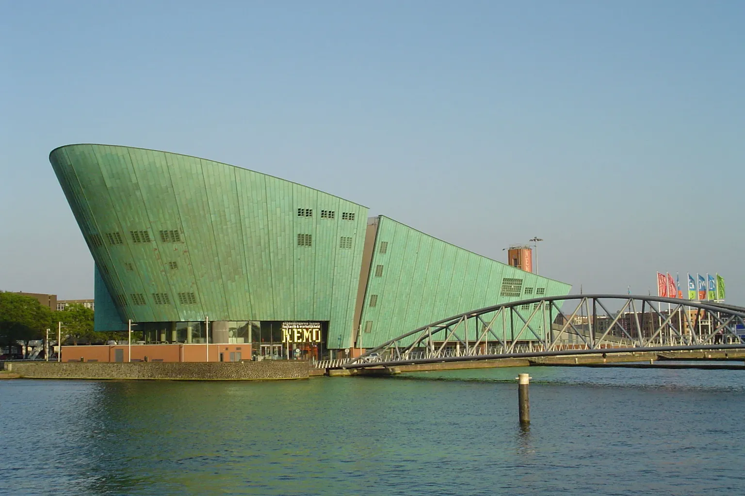 Musée des sciences NEMO : réserver en ligne ou sur place ?