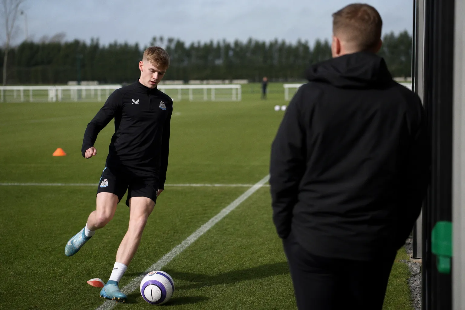Newcastle United : Lewis Hall au cœur des manœuvres de mercato
